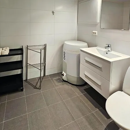 아파트 2 Bedroom Stunning In 브라달