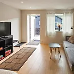 2 Bedroom Stunning In * 弗罗达尔